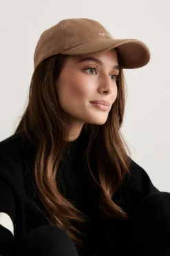 Aim'n Cap Small Logo Suede Cap
