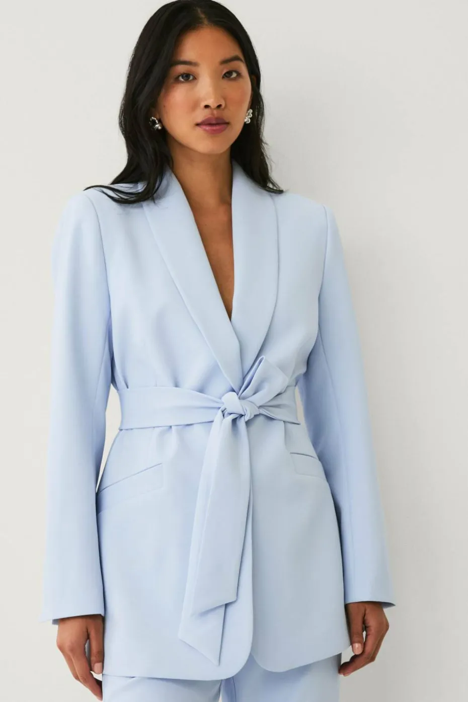 Ellos Collection Blazer med slips og sjalkrage