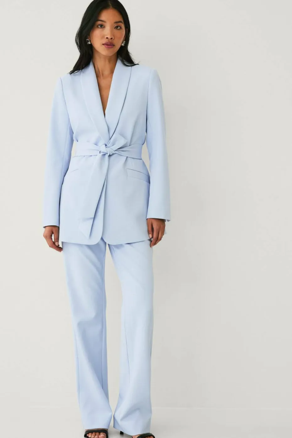 Ellos Collection Blazer med slips og sjalkrage