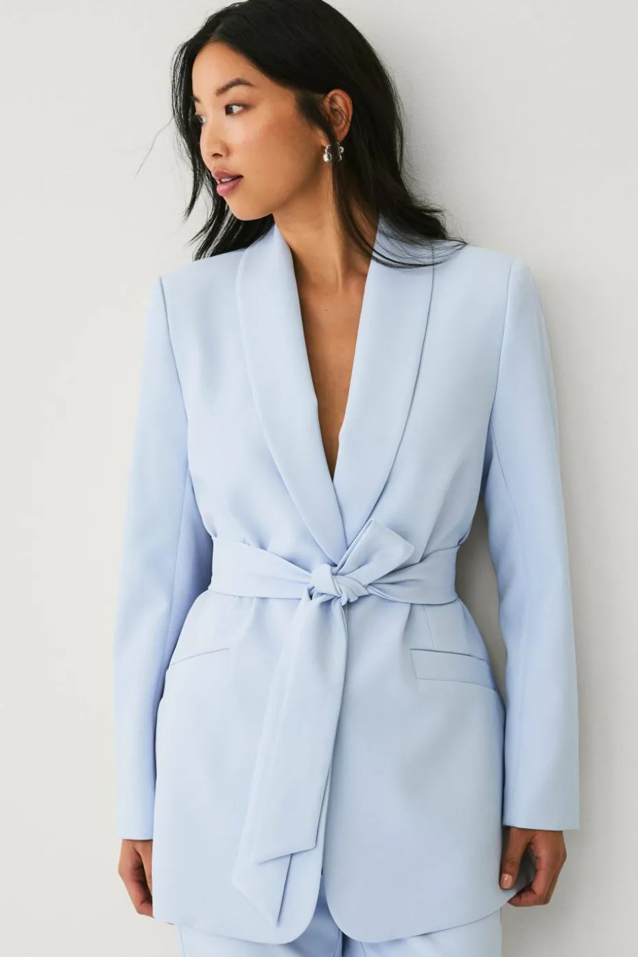 Ellos Collection Blazer med slips og sjalkrage