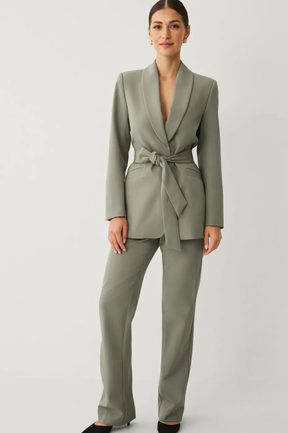 Ellos Collection Blazer med slips og sjalkrage