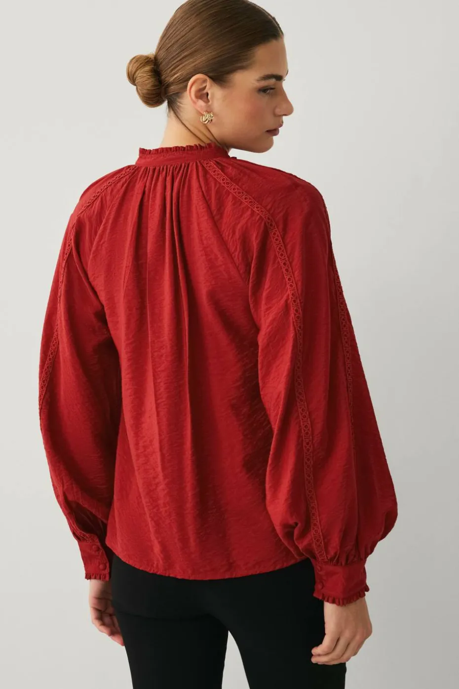 Ellos Collection Bluse med blondedetaljer