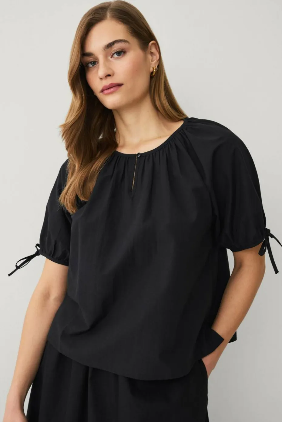 Ellos Collection Bluse med nøkkelhulsåpning