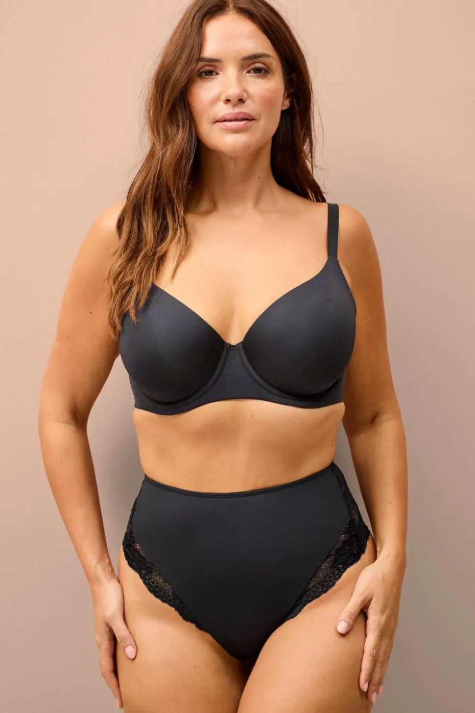 Ellos Collection Formende tanga med blonder - medium support