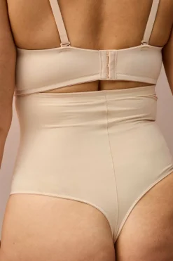 Ellos Collection Formende stringtruse med høy midje - medium support