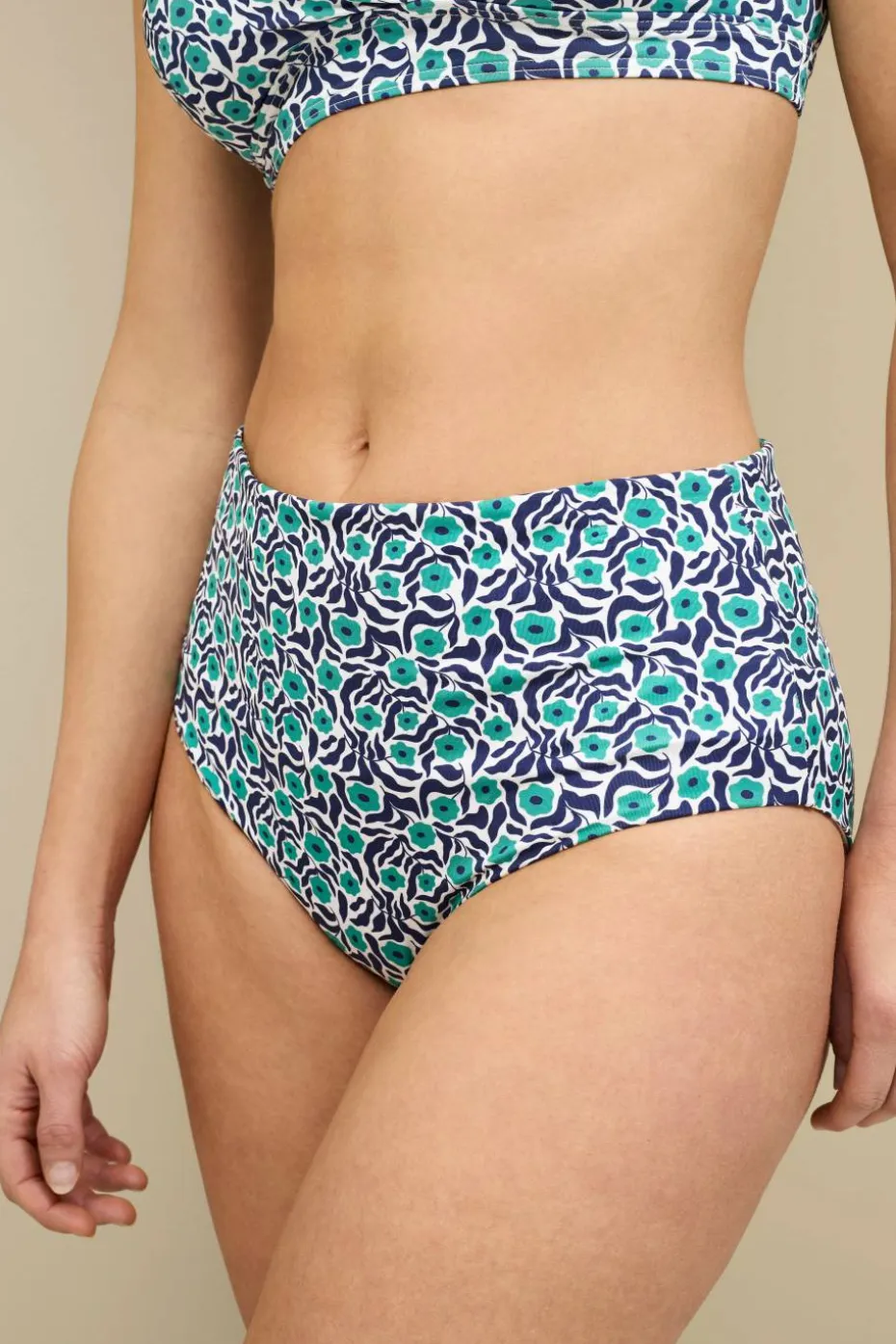 Ellos Collection Høy, fullt foret bikinitruse