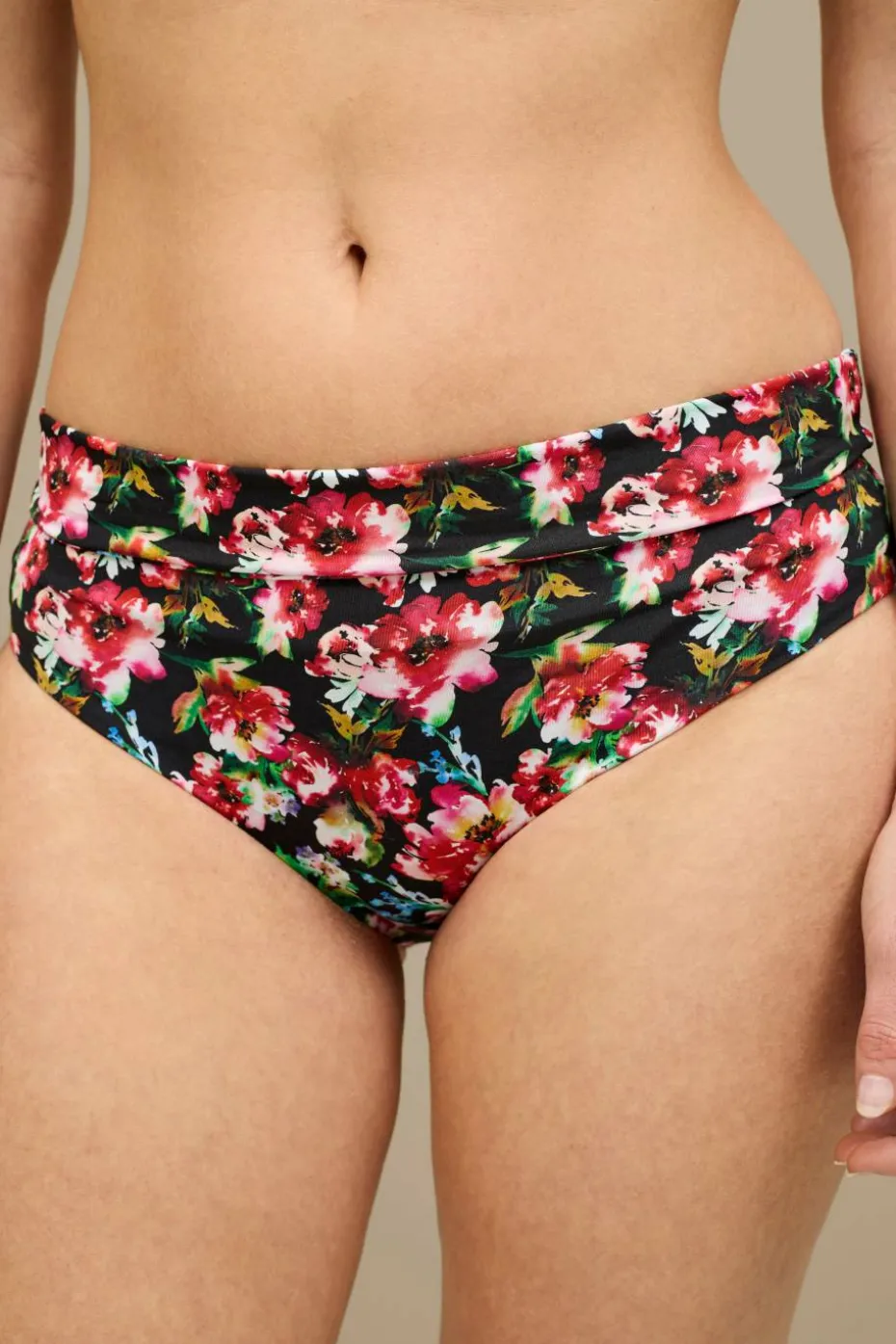 Ellos Collection Høy, fullt foret bikinitruse
