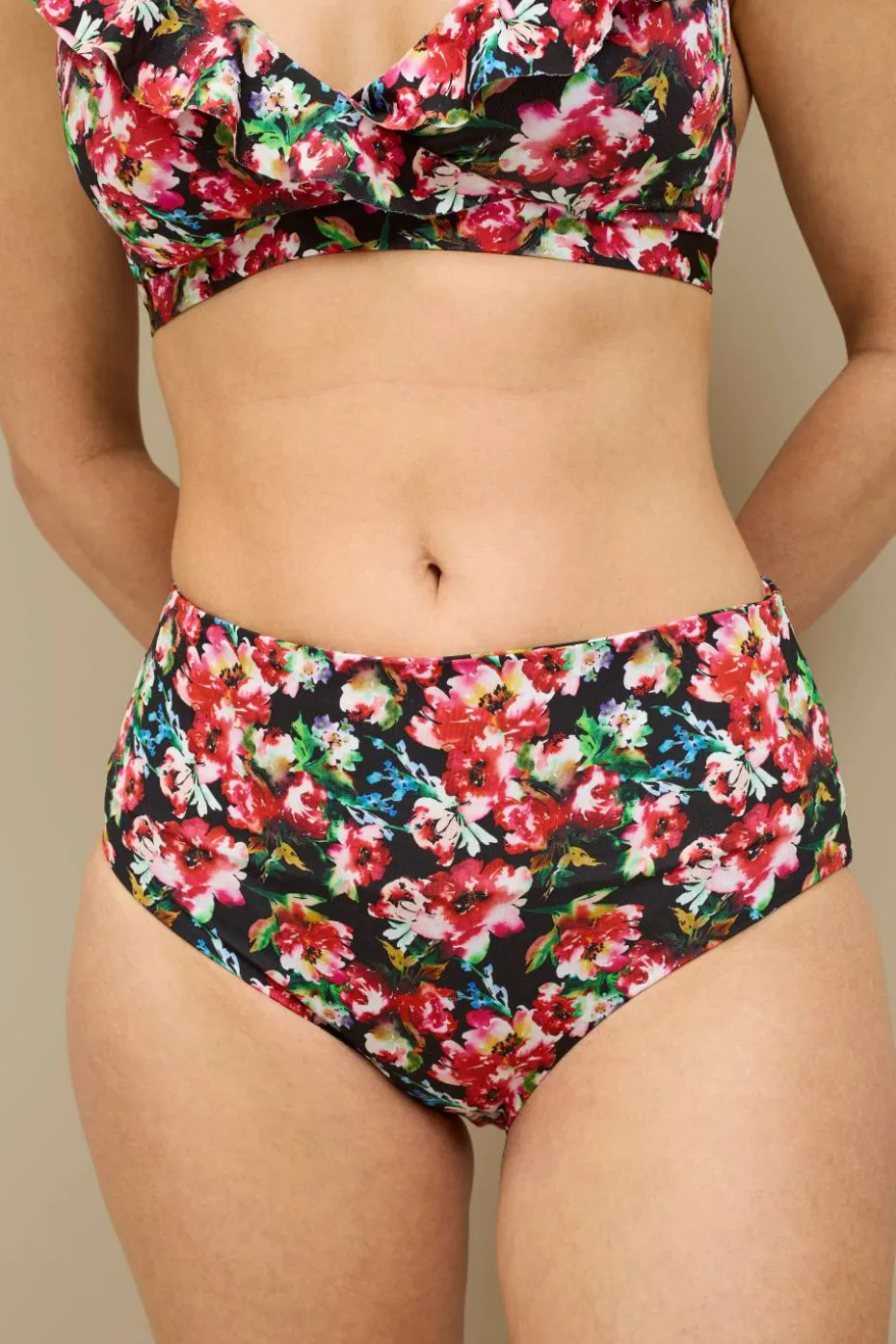 Ellos Collection Høy, fullt foret bikinitruse