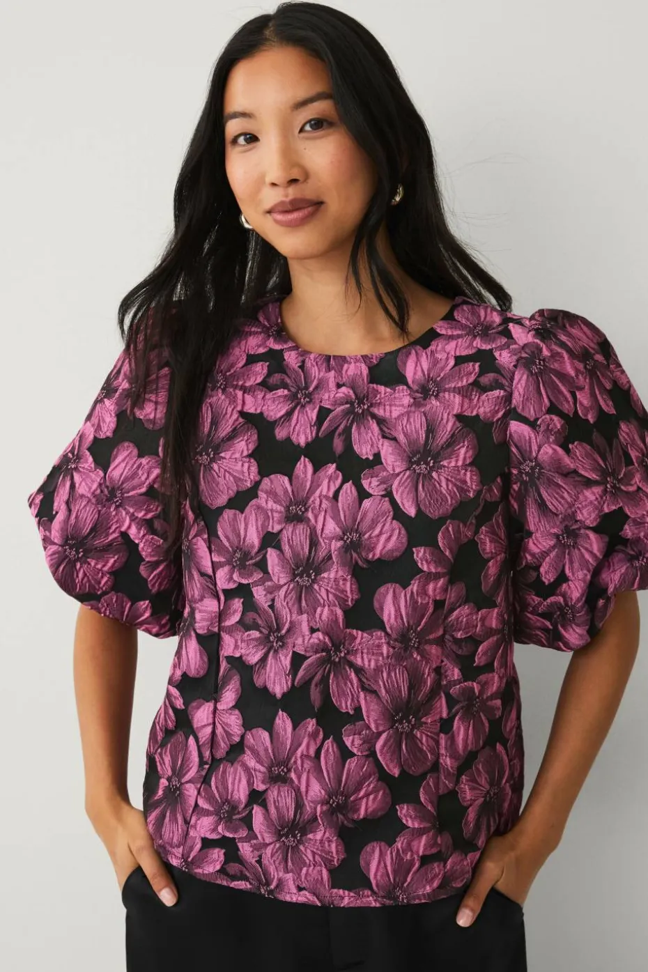 Ellos Collection Jacquardvevd bluse med puffermer