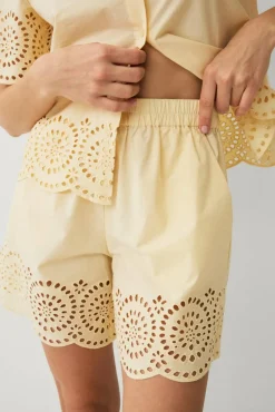 Ellos Collection Shorts med broderie anglaise