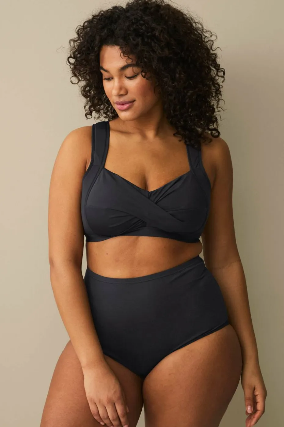 Ellos Plus collection Bikini-BH med overlappdetalj