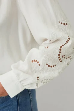 Ellos Plus collection Bluse med hullbroderier