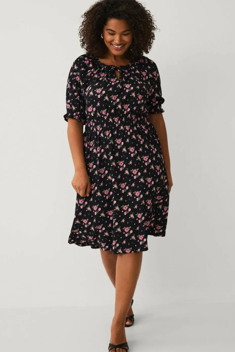 Ellos Plus collection Kjole med puffede ermer