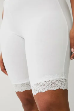 Ellos Plus collection Korte sykkelshortser med blondekant