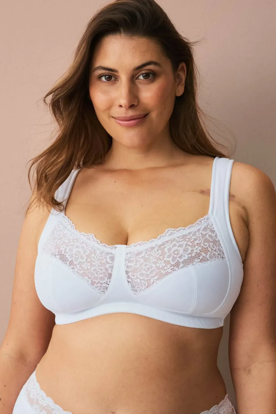 Ellos Plus collection Myk bh med blonder øverst