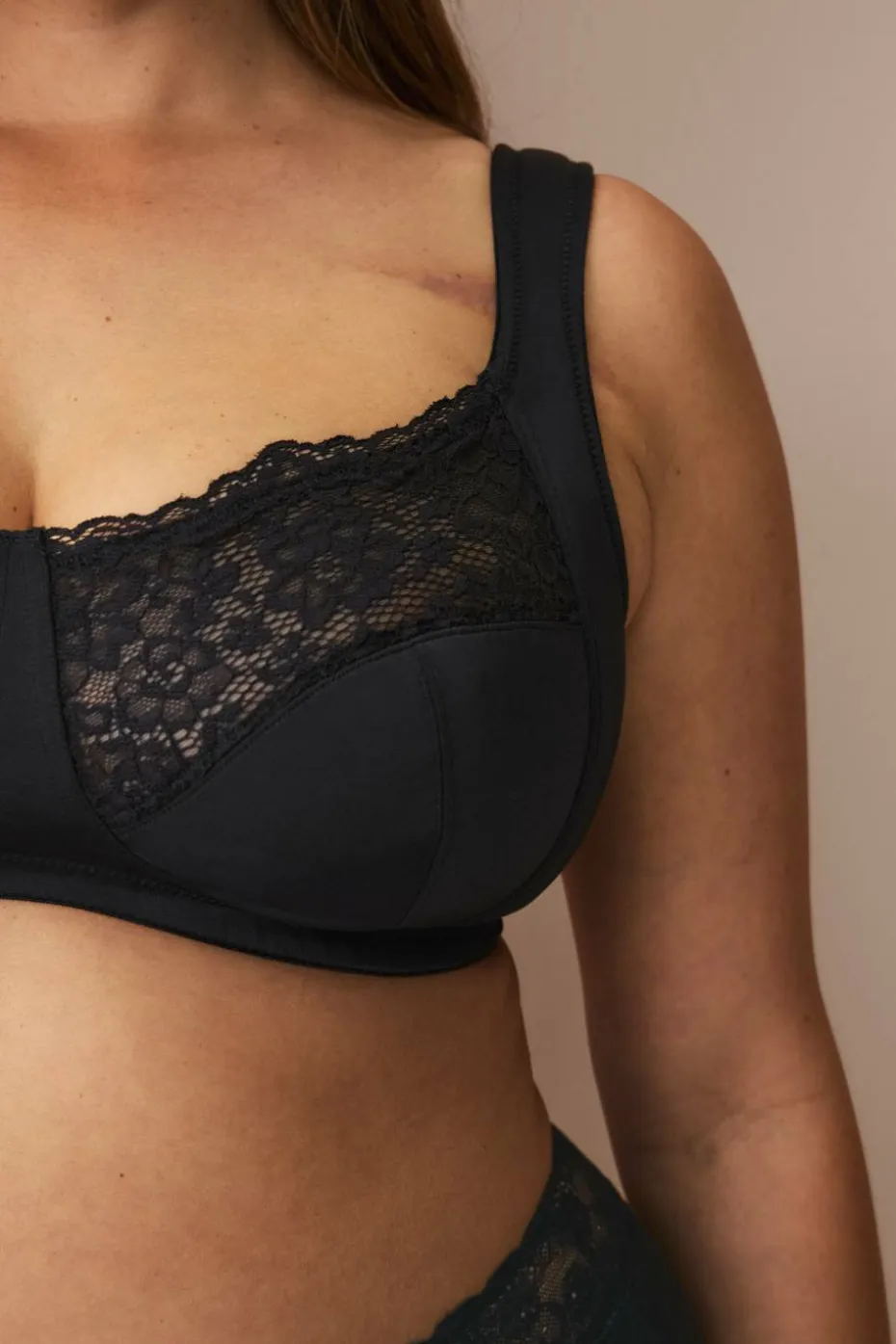 Ellos Plus collection Myk bh med blonder øverst