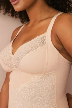 Ellos Plus collection Shapingbody med blondedetaljer - medium support