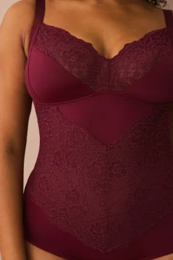 Ellos Plus collection Shapingbody med blondedetaljer - medium support
