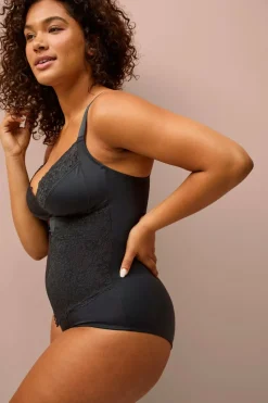 Ellos Plus collection Shapingbody med blondedetaljer - medium support