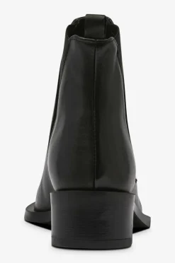 Pavement Boots Ashanti 1