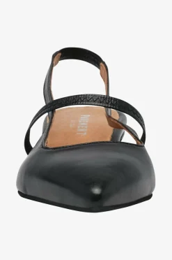 Pavement Pumps Aurelia